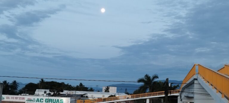 1588 manzanillo express 768x346