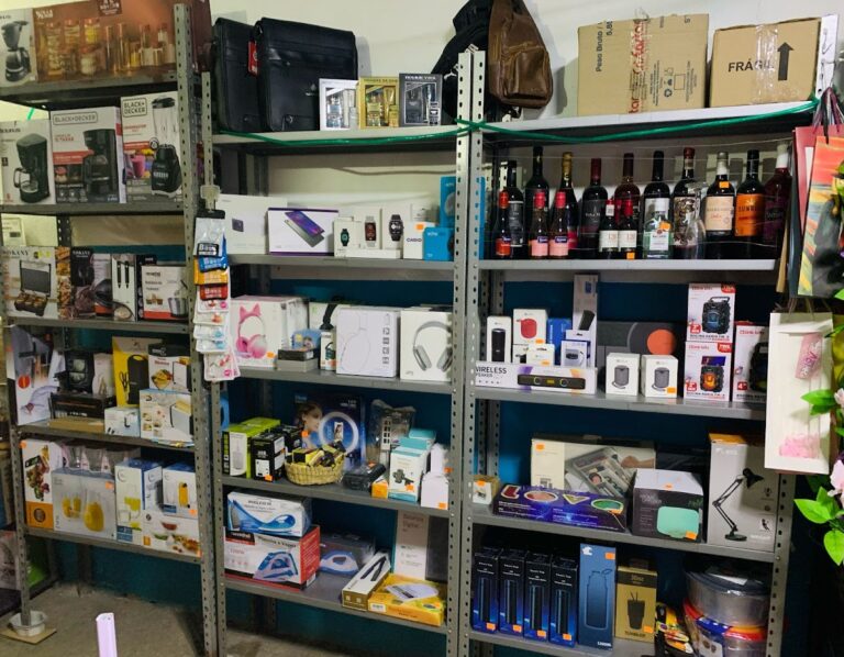 2186 el garage del regalo tienda de novedades 768x598