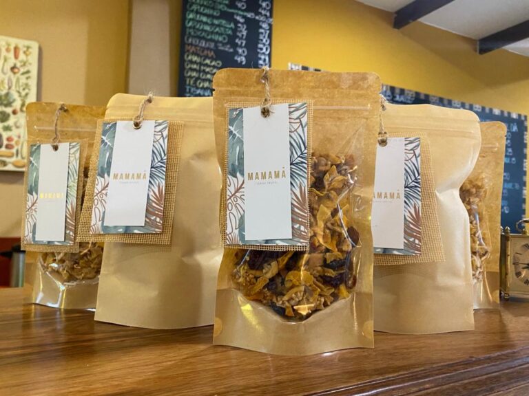 2922 mamama cafe·te·ria 768x576