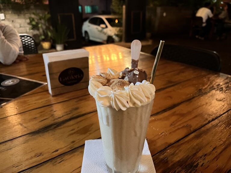 3199 la gloria coffee bar 768x576