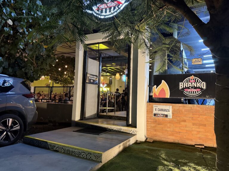 3386 con branko grill house 768x576