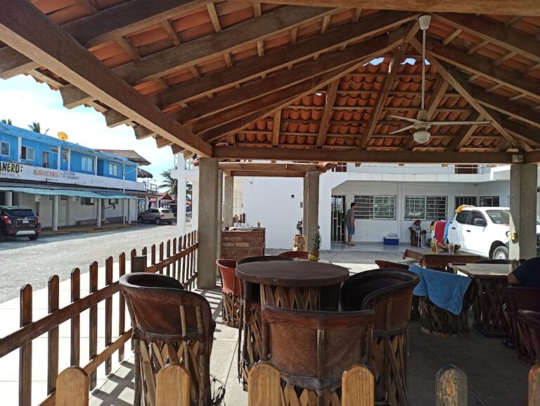 615 mariscos orilla del mar 768x577