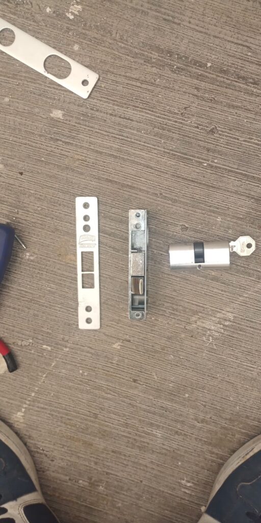 10810 cerrajeria master rikmag locksmith 512x1024