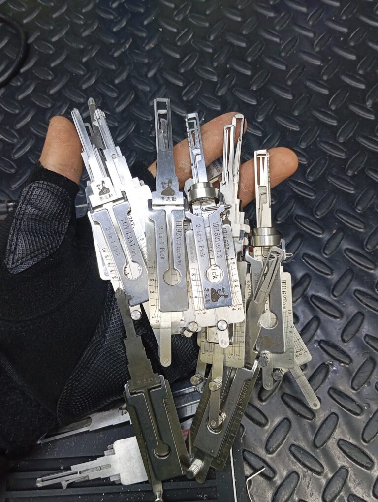 11052 cerrajeria automotriz luna 768x1020