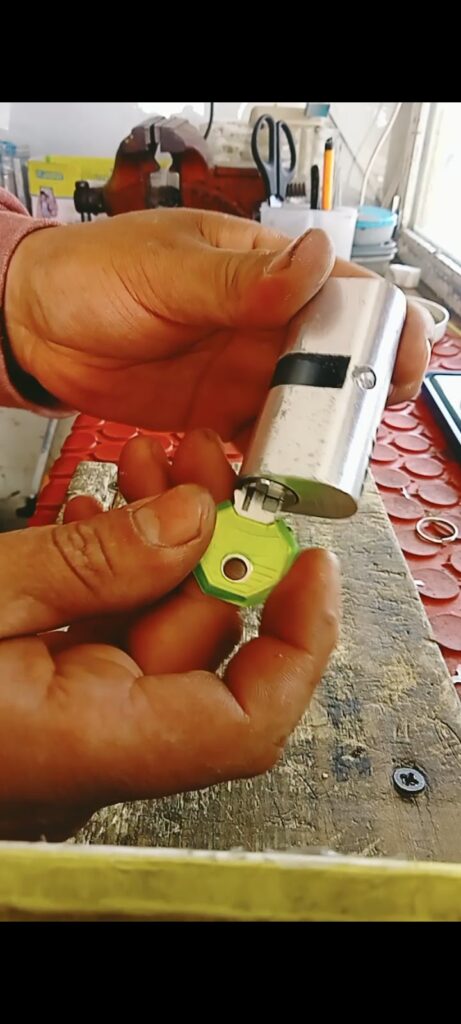 11174 cerrajero en tehuacan. cerrajeria wen 461x1024