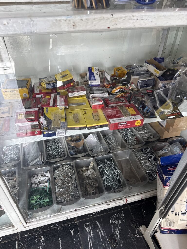 11906 distribuidora de pinturas castorena 768x1024