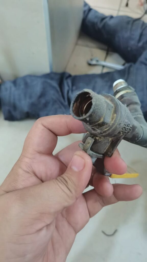 12023 plomero celaya 576x1024