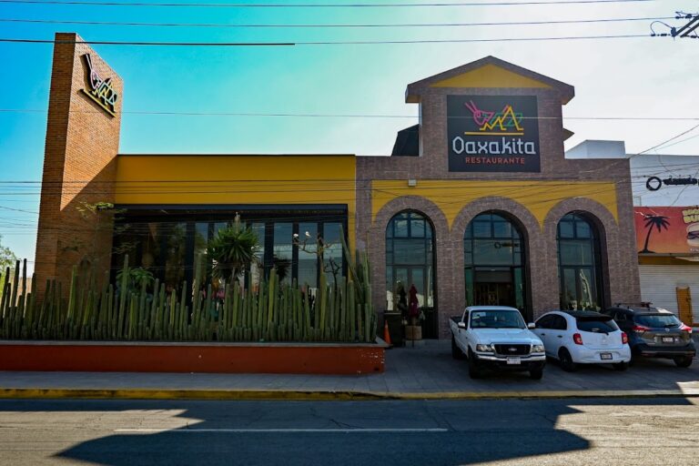 17700 restaurante oaxakita 768x512