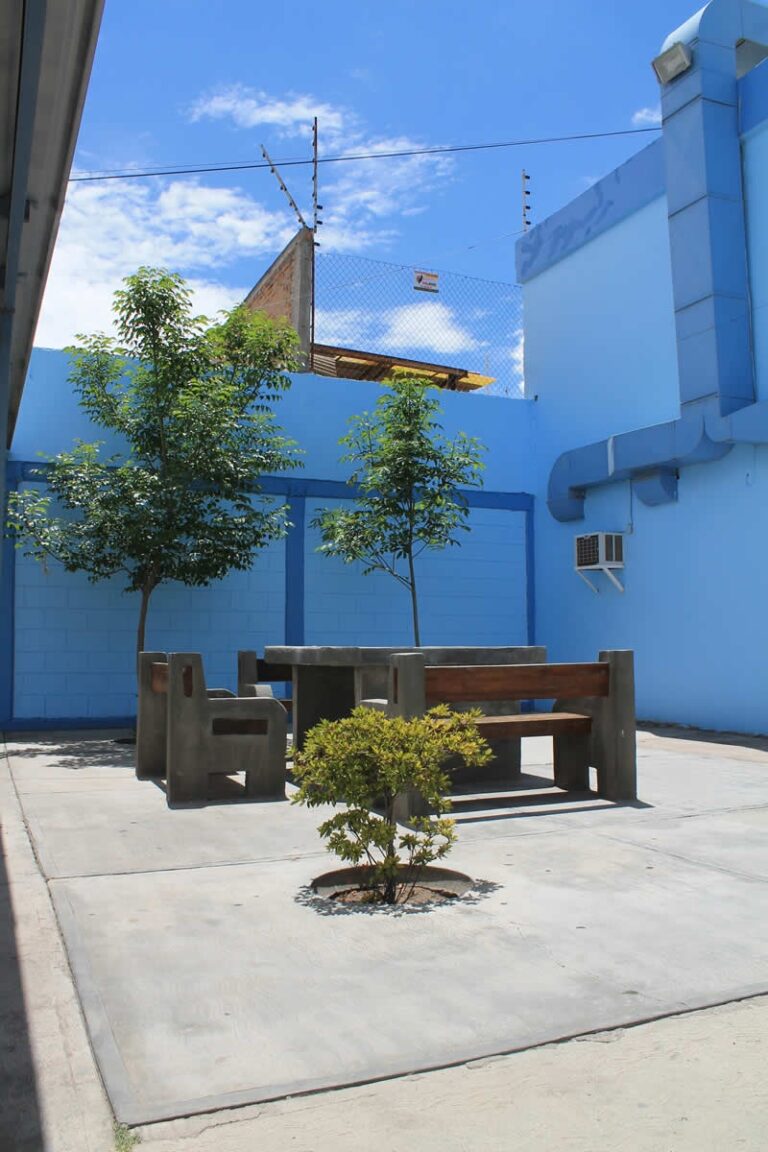 19020 central medica guadiana 768x1152