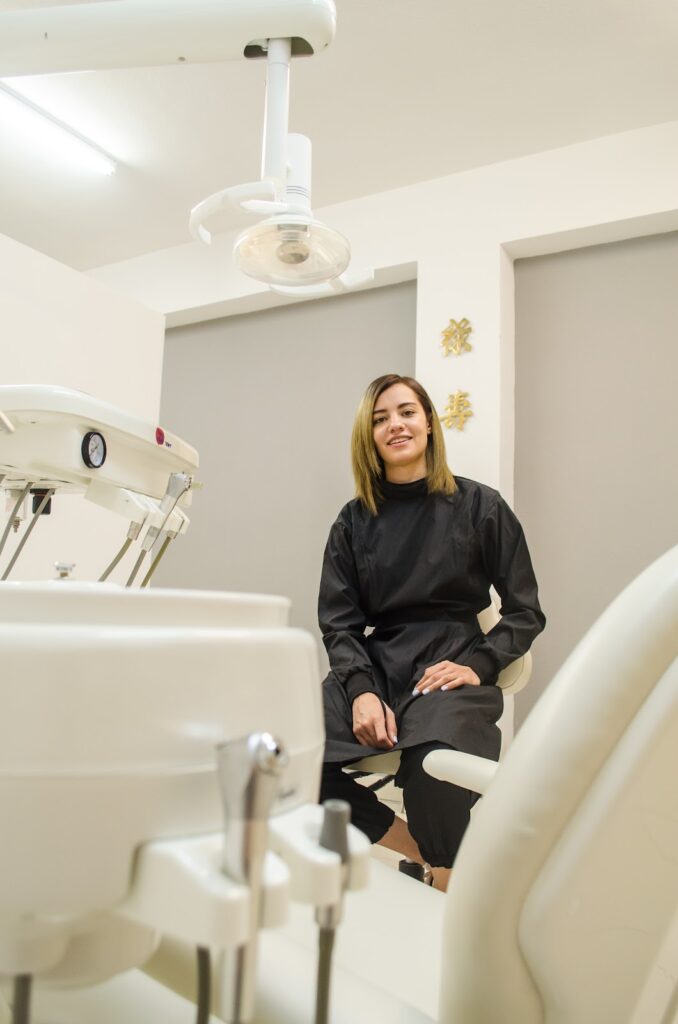 19369 dentista en chihuahua dra. karla alejandra avila nevarez 678x1024