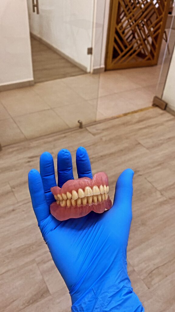 19391 dentista luis arellano 576x1024