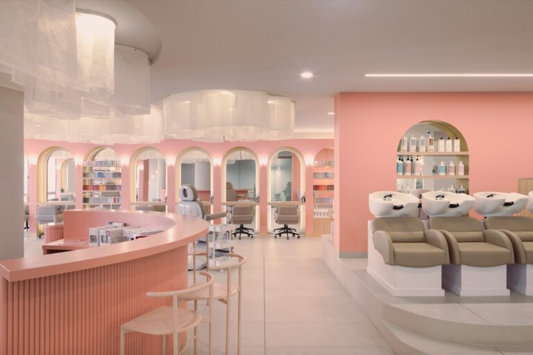 21127 leonora studio satelite 768x512