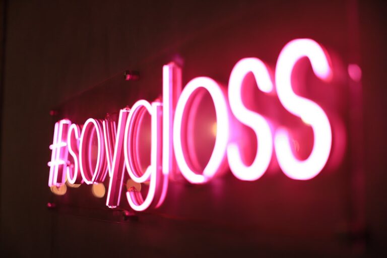 21134 gloss beauty salon 768x512