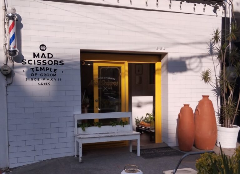 21314 mad scissors temple of groom barberia 768x559