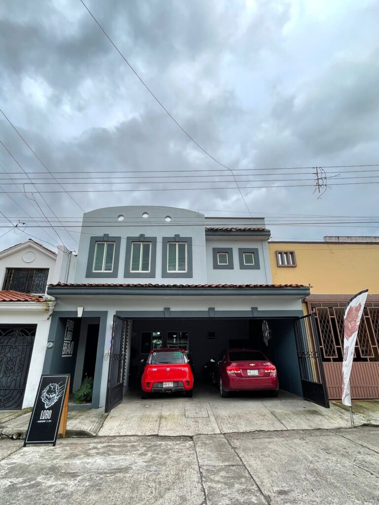 21494 lobo barbershop spa 768x1024