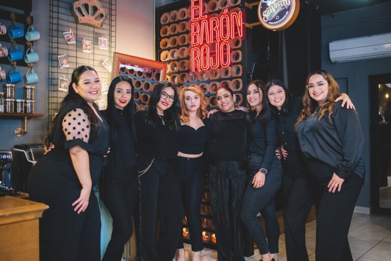 21632 el baron rojo barber shop 768x513