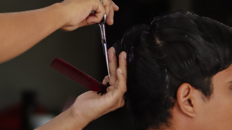 21658 studio black barber 768x432