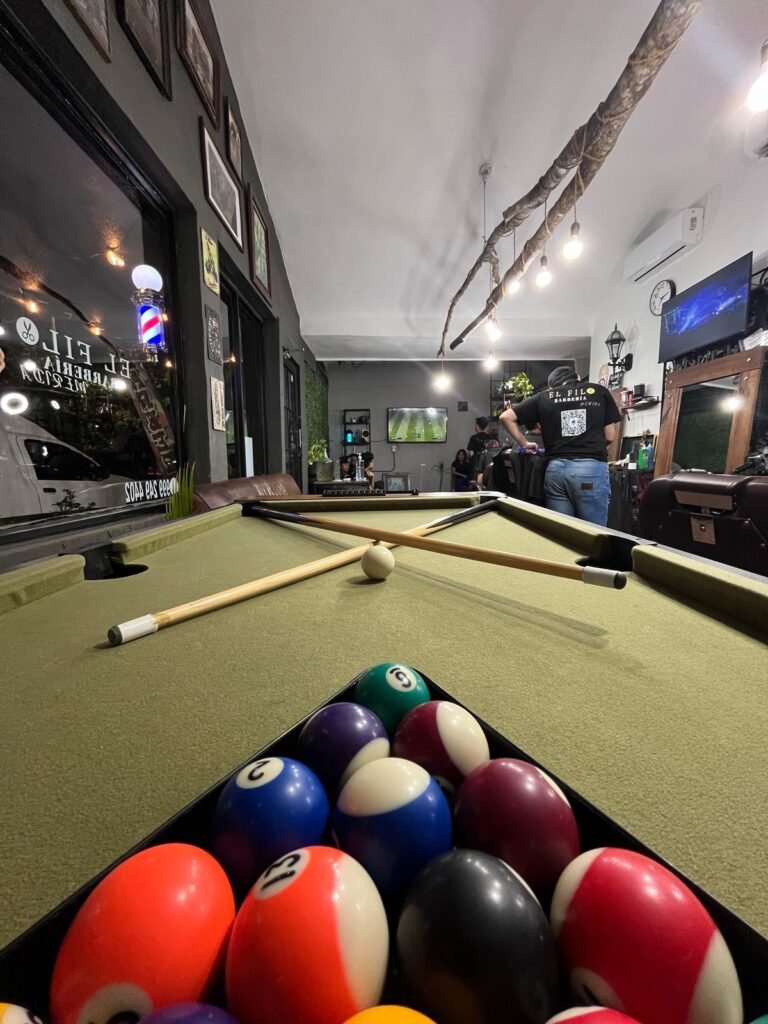 21676 barberia el filo 768x1024