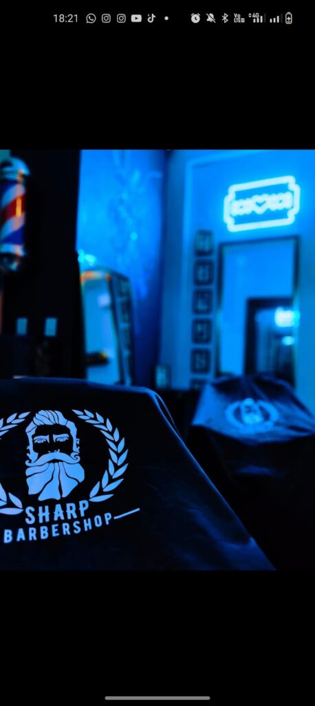 21682 sharp barber shop 458x1024
