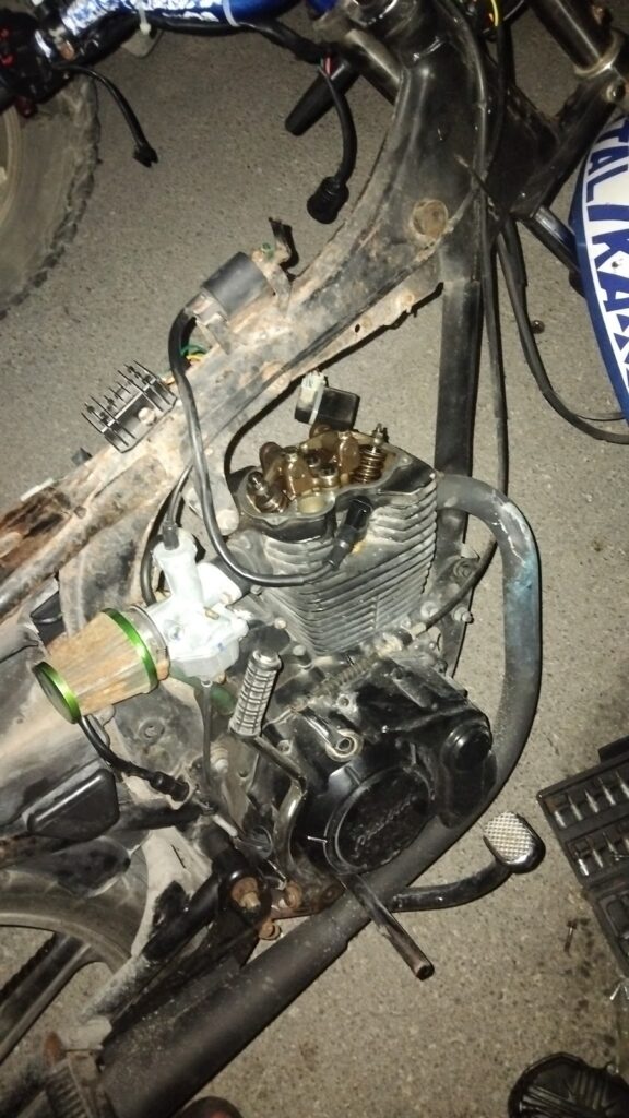 23571 taller de motos 576x1024