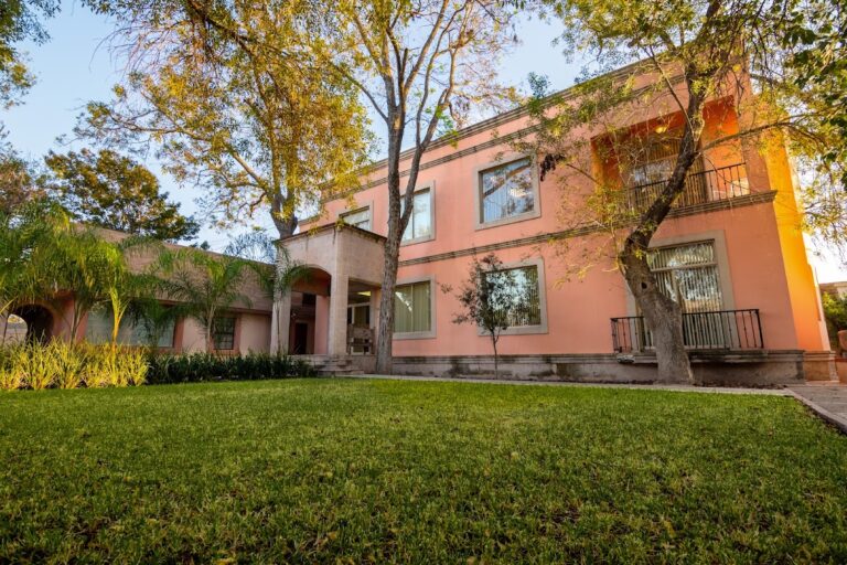 26384 guardiola assoc 768x512