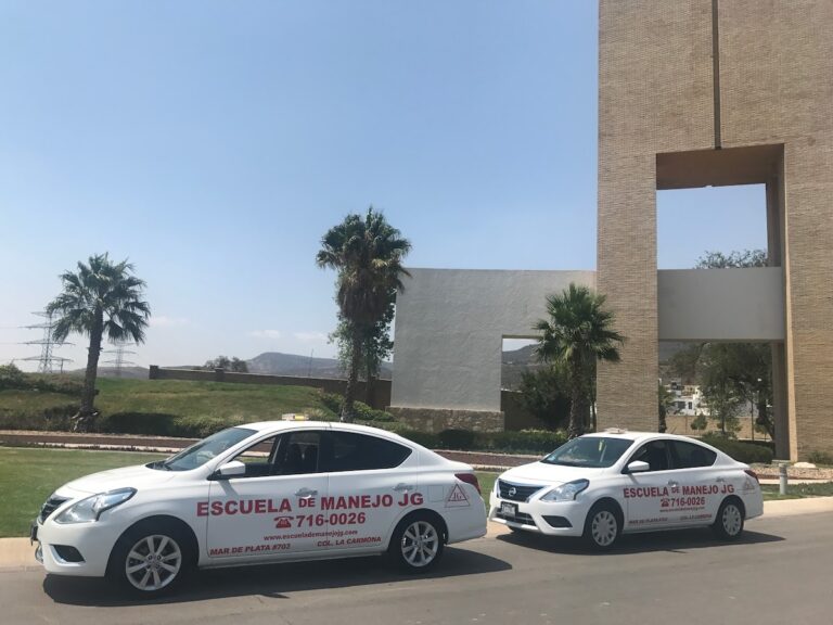 28492 escuela de manejo jg 768x576