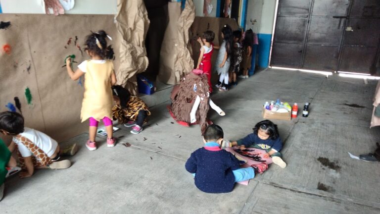 30500 guarderia caillou 768x432