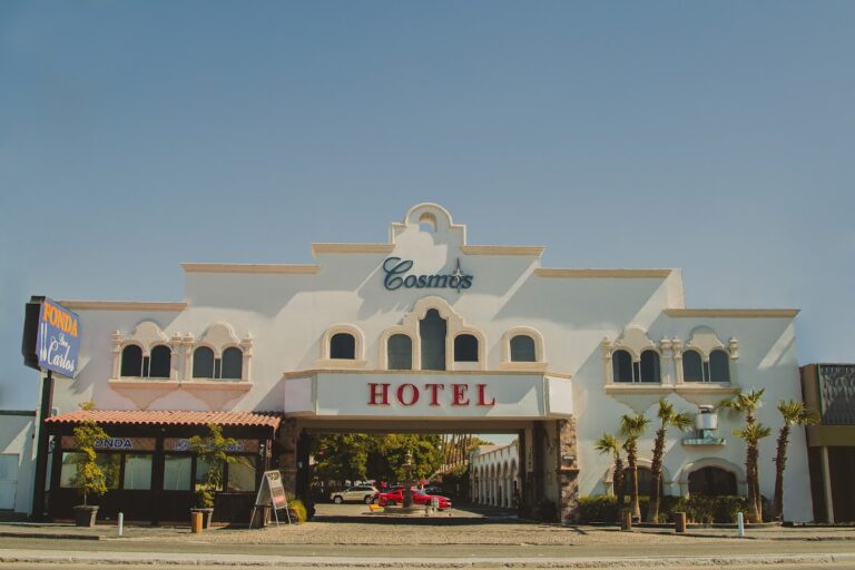 31057 hotel cosmos don carlos 768x512