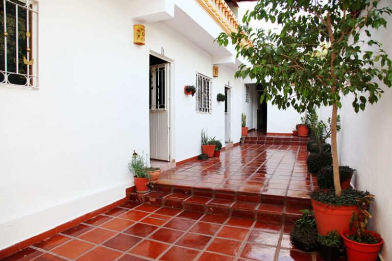 31124 hostal casa blanca 768x512