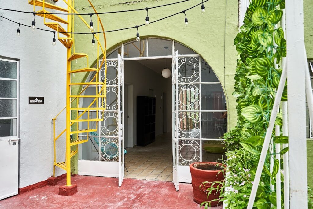 31199 hostal americana 1024x683