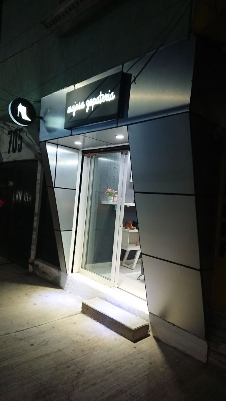 33855 majosa zapateria 768x1365