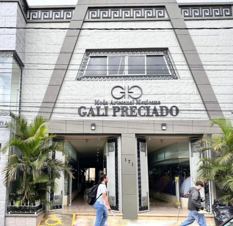 34212 gali preciado. ropa de manta. ropa de bautizo primera comunion quince anos y bodas 768x744