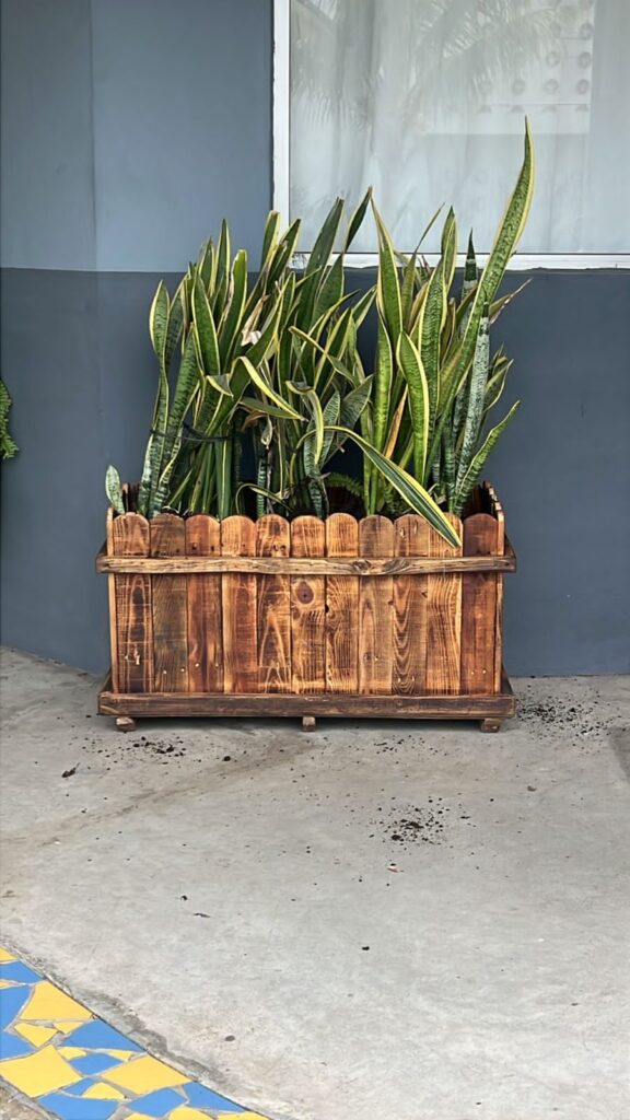 35199 el taller de carpinteria 8221madera metal8221 576x1024