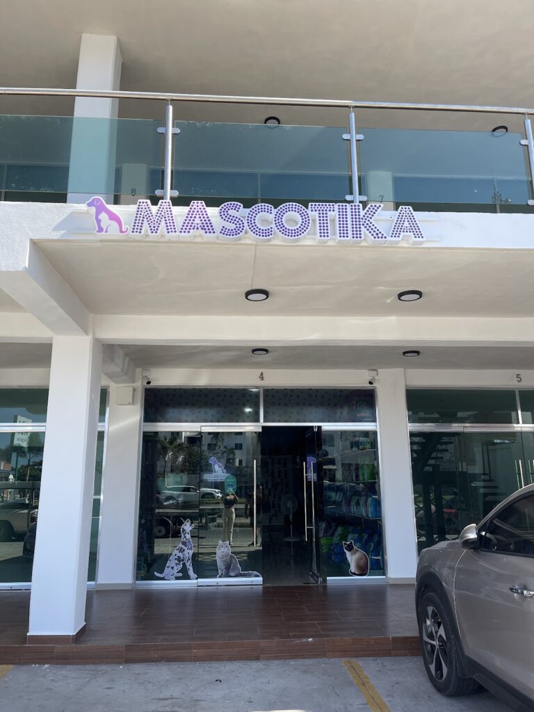 37437 mascotika 768x1024