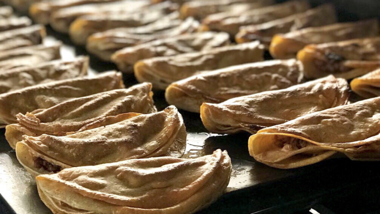 3903 el cesar de los tacos tacos de barbacoa 768x433