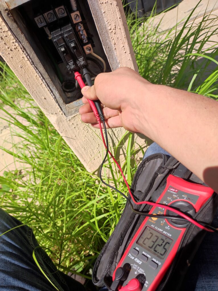 7941 electricistas profesionales 766x1024