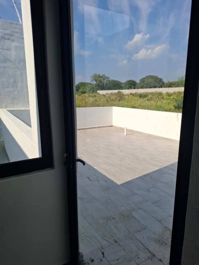 0a321dff 2f17 484c bcb2 b6447215a8a2 768x1024