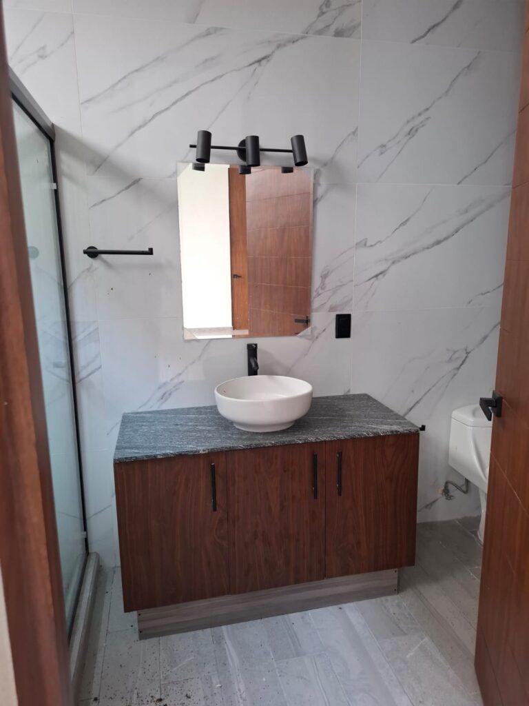 ea62a916 4534 4f75 9923 aaa0976e5d99 768x1024