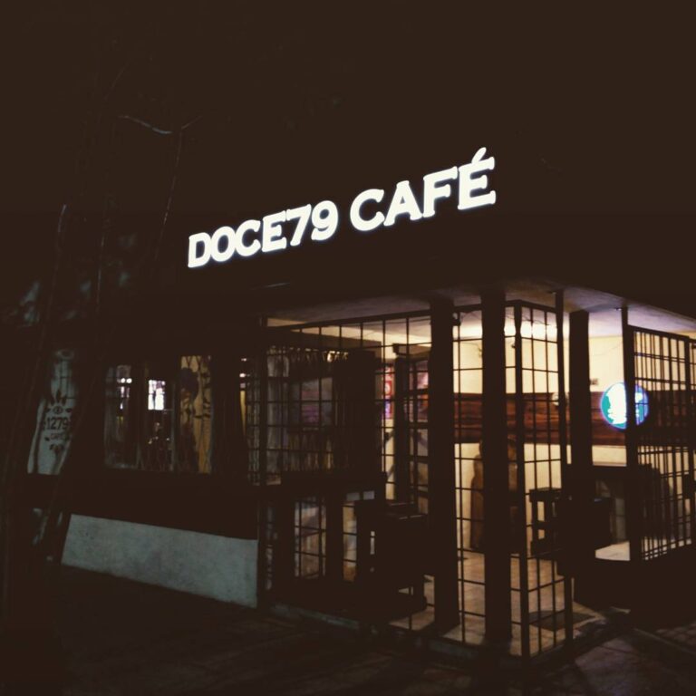 101153 1279 cafe 768x768