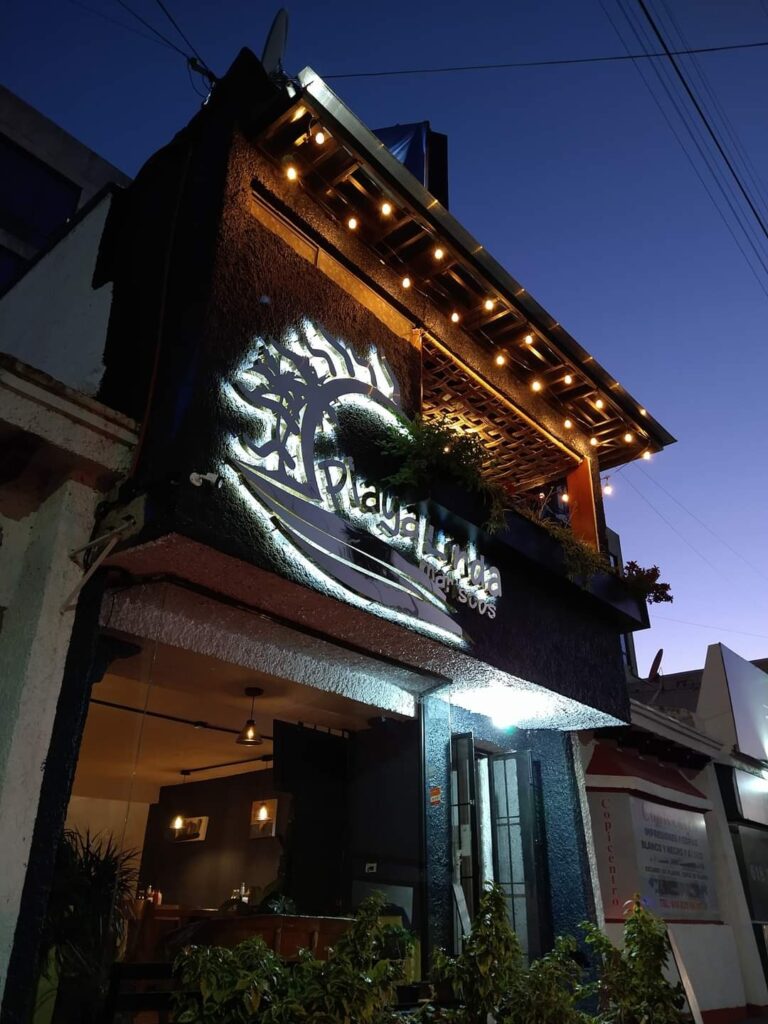 101821 restaurante playa linda 768x1024