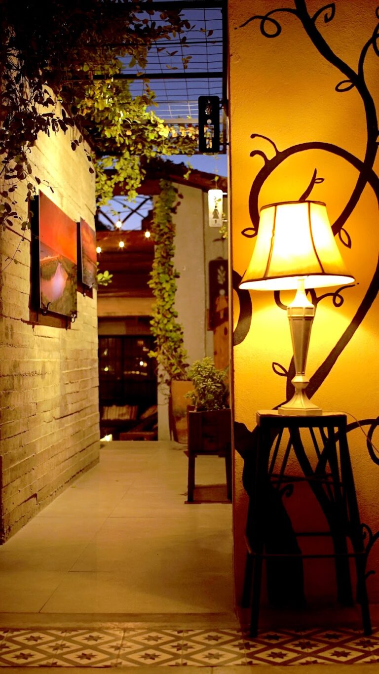 102106 jardin secreto restaurante 768x1365