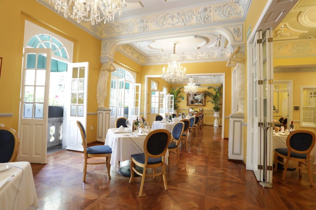 102152 restaurante les moustaches 1024x683
