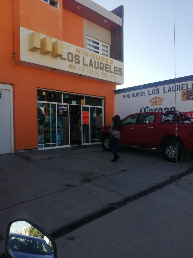 103008 mini super los laureles 768x1024
