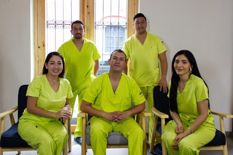 103812 salud oral dentista especialistas en implantes endodoncia protesis ortodoncia periodoncia cirugia bucal 768x512