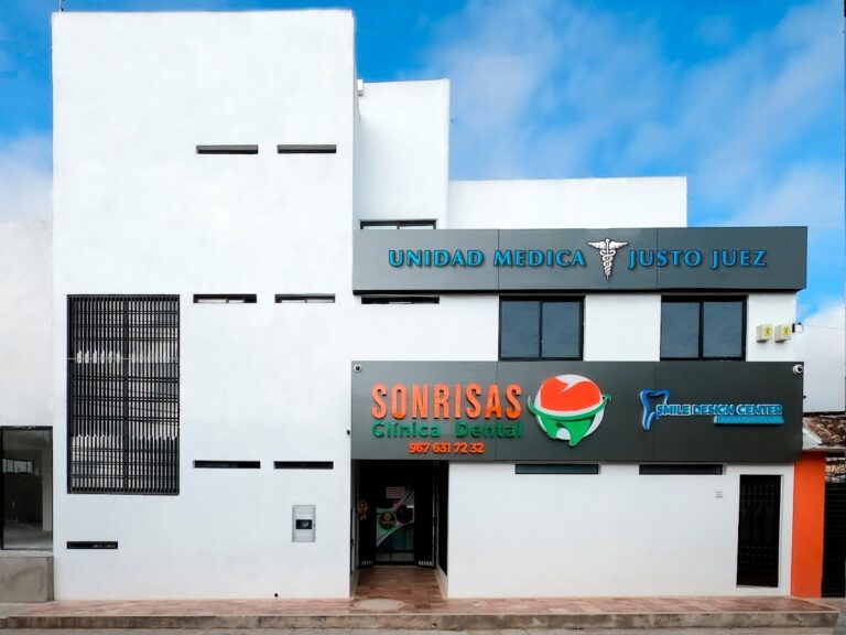 103816 clinica sonrisas 768x576