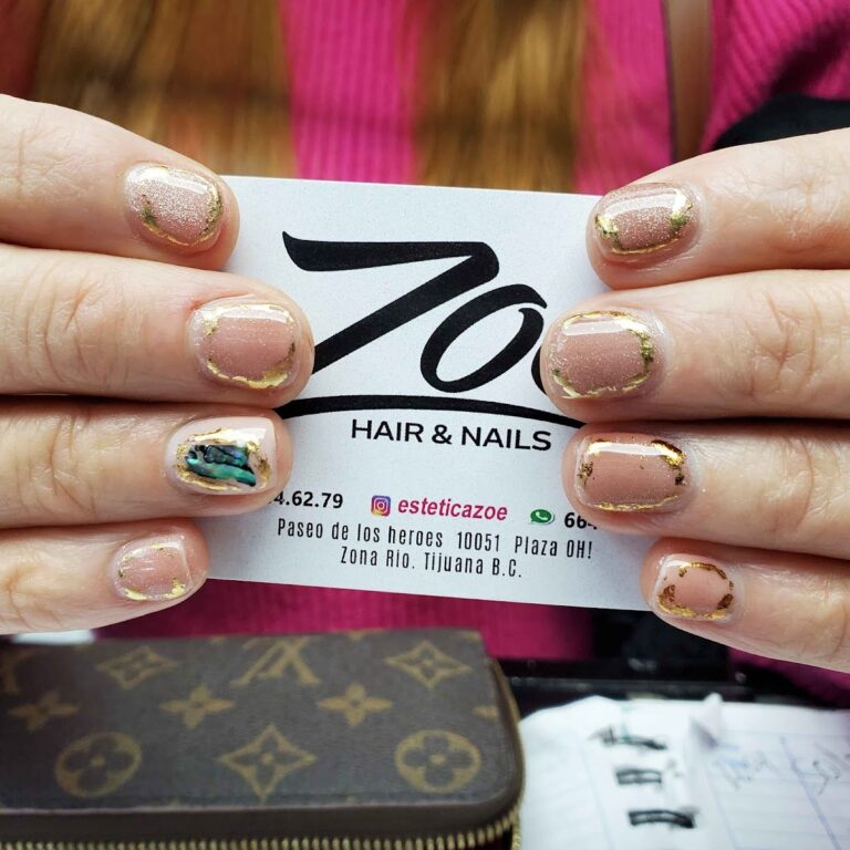 105329 zoe hair nails 768x768