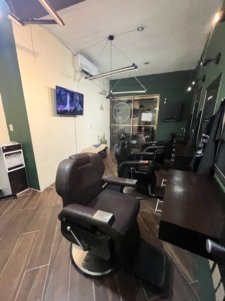 105667 barber yorch 768x1024