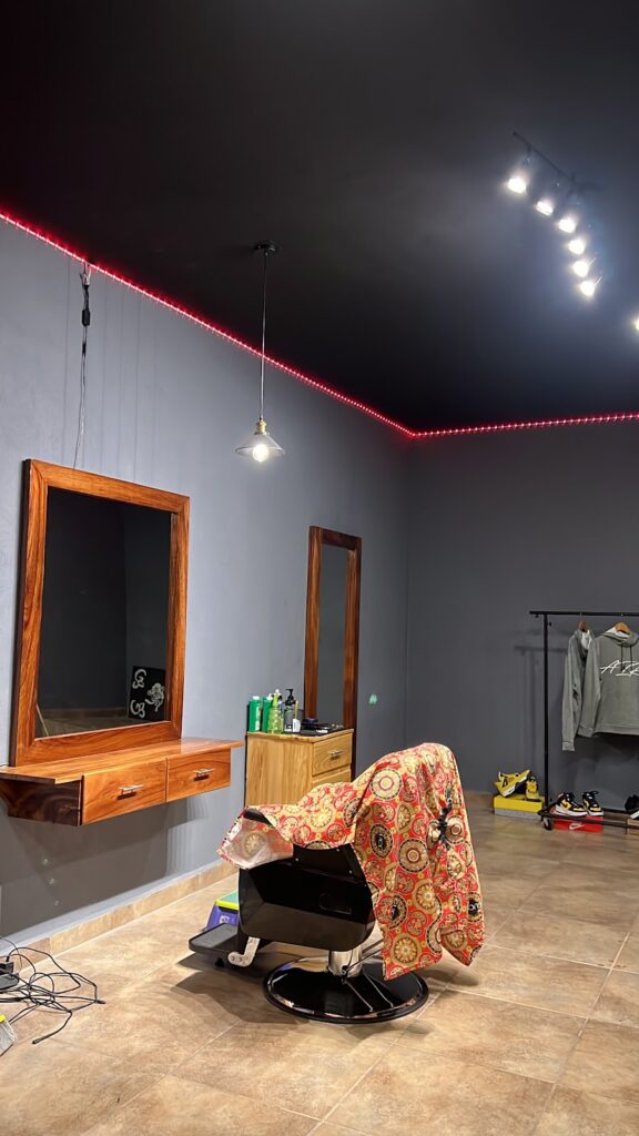 105721 lalo barber 576x1024