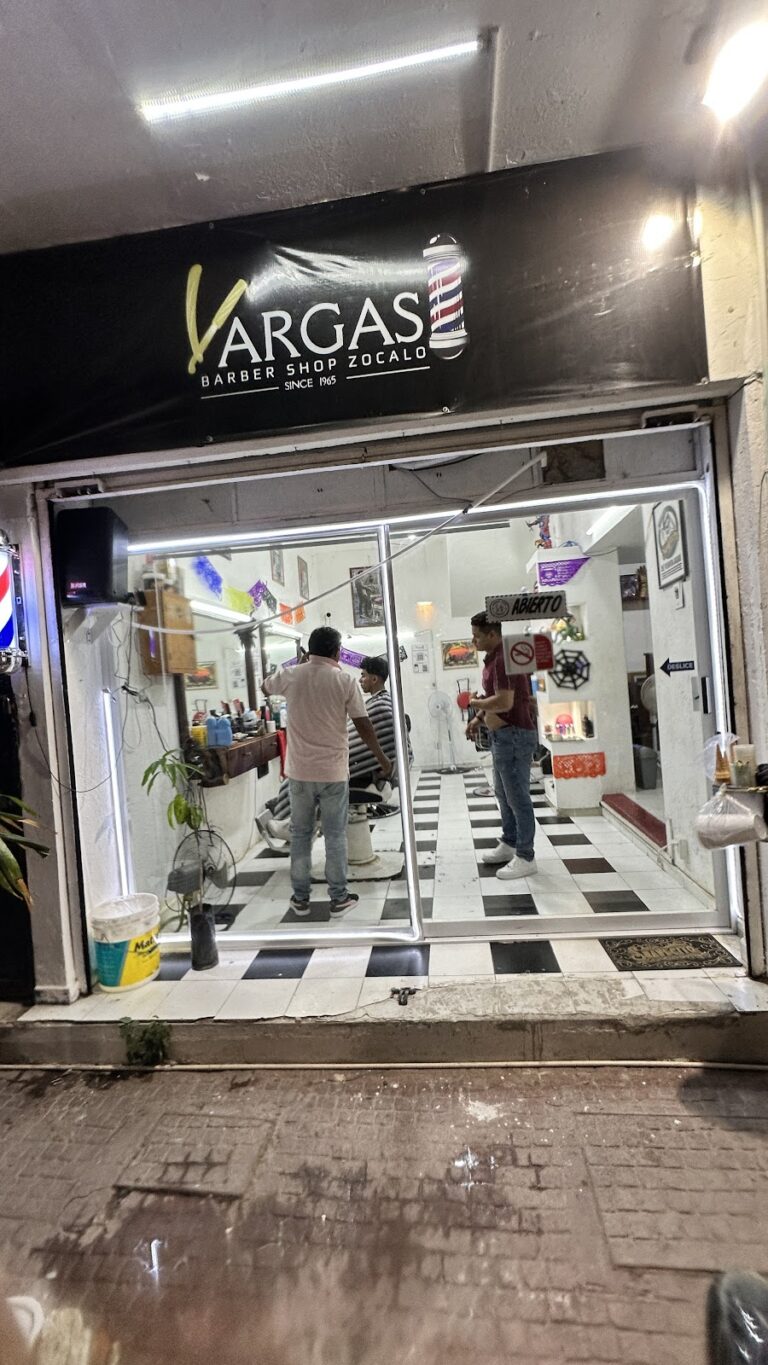 105782 aegon barber studio zocalo 768x1365