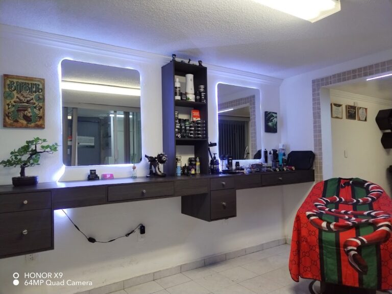 105897 mr 76 barbershop 768x576